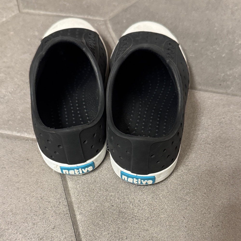 Native Kids Water Shoes - Black and White C9